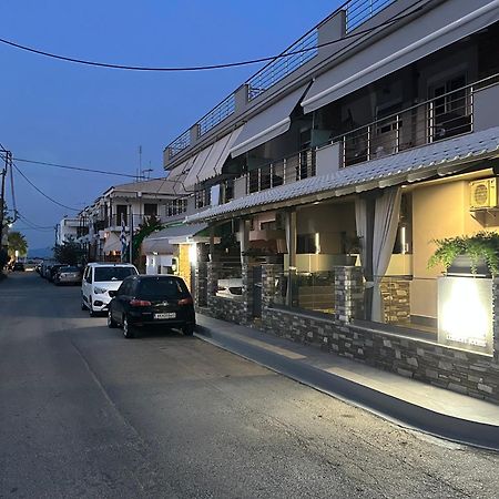 Avra Comfort Rooms - Family Nea Poteidaia Bagian luar foto
