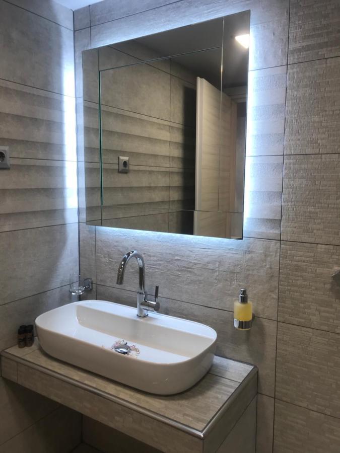 Avra Comfort Rooms - Family Nea Poteidaia Bagian luar foto