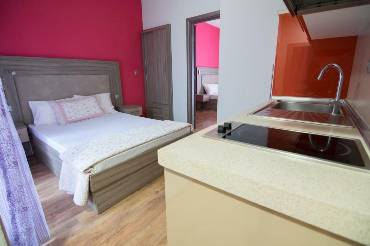 Avra Comfort Rooms - Family Nea Poteidaia Bagian luar foto